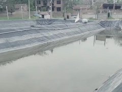 水产养殖防渗土工膜进行钢筋搭接施工