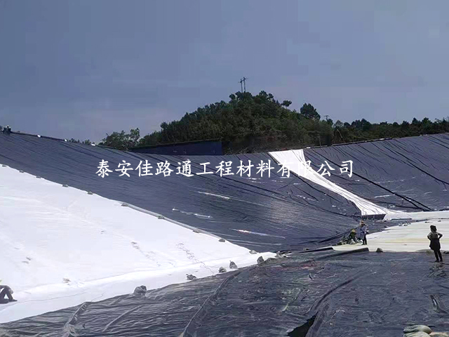 垃圾填埋场铺设防渗土工膜须做好清理工作 垃圾填埋场铺设防渗土工膜须做好清理工作