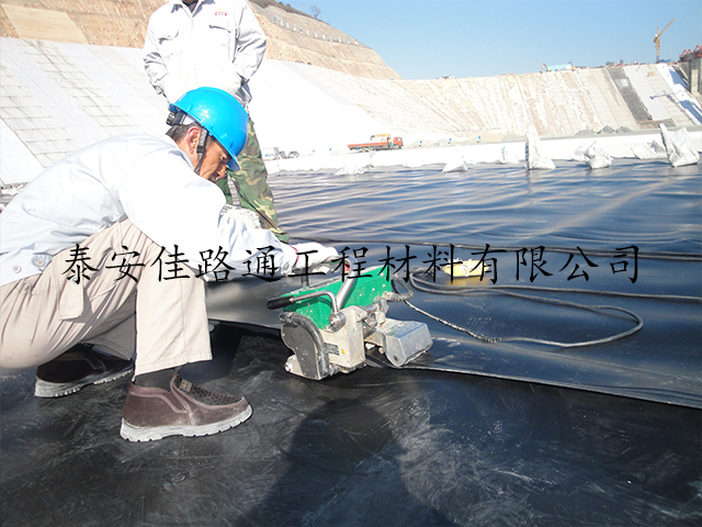 hdpe土工膜使用中切勿忽视的要点问题。 hdpe土工膜使用中切勿忽视的要点问题。
