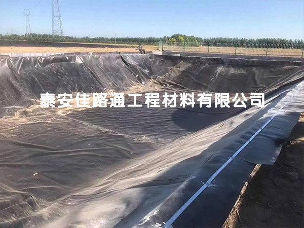 人工湖铺设防渗土工膜是需要进行细节把控的 人工湖铺设防渗土工膜是需要进行细节把控的