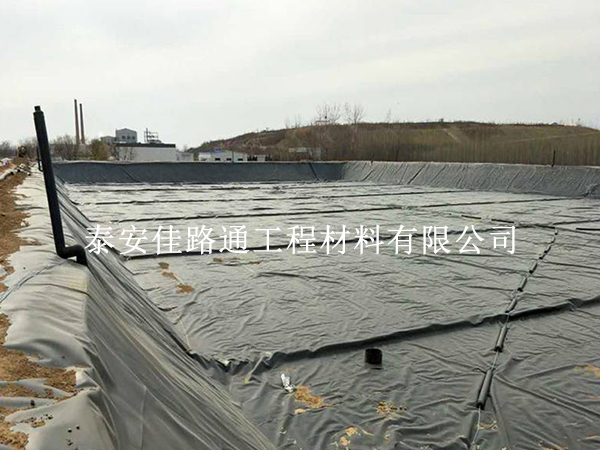 鱼塘防渗膜锚固操作技巧:简洁与创新的结合 鱼塘防渗膜锚固操作技巧:简洁与创新的结合
