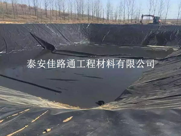 垃圾填埋场防渗膜铺设:不可或缺的准备工作 垃圾填埋场防渗膜铺设:不可或缺的准备工作