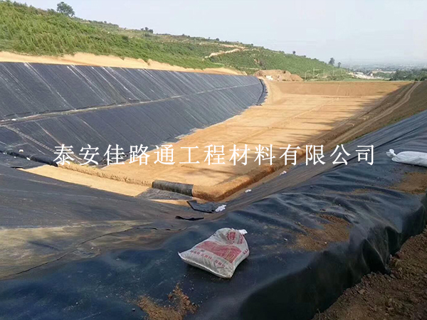 保障污水处理防渗膜防水防渗效果的要点