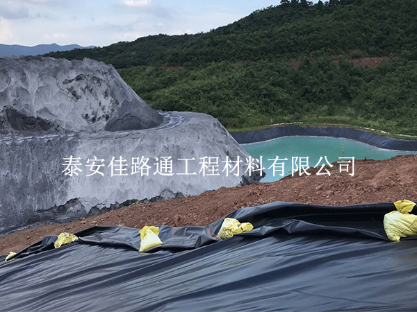 污水处理防渗膜为啥要覆土?这4个关键原因得搞懂 污水处理防渗膜为啥要覆土?这4个关键原因得搞懂