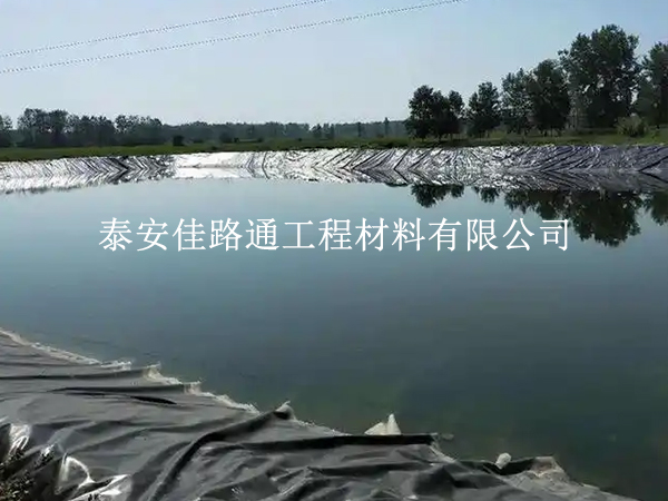 延长人工湖防渗膜使用寿命：科学养护技巧全解析