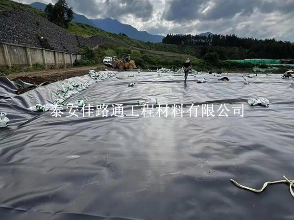 防渗土工膜裁剪技巧：精准把控细节，规避损耗