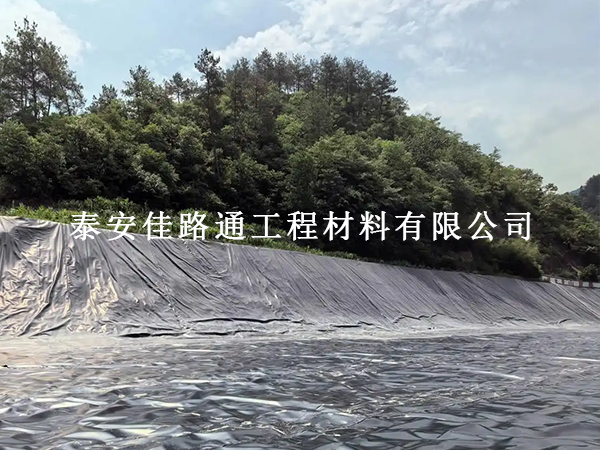 养殖防渗膜自然损坏诱因解析：规避自然风险，延长防渗寿命