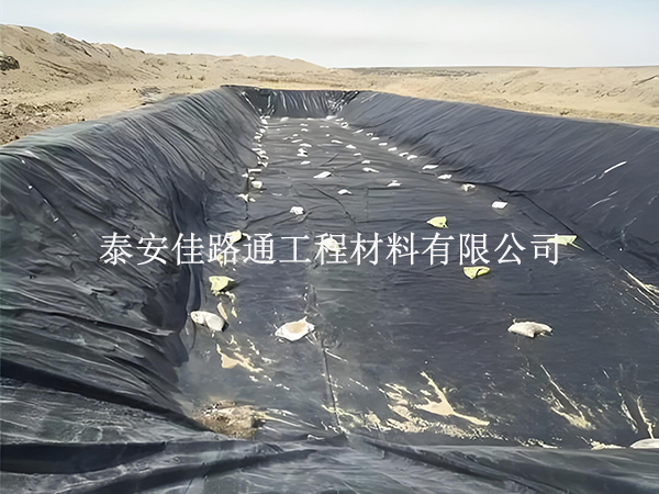 鱼塘防渗膜施工降本攻略 避开误区更省开支