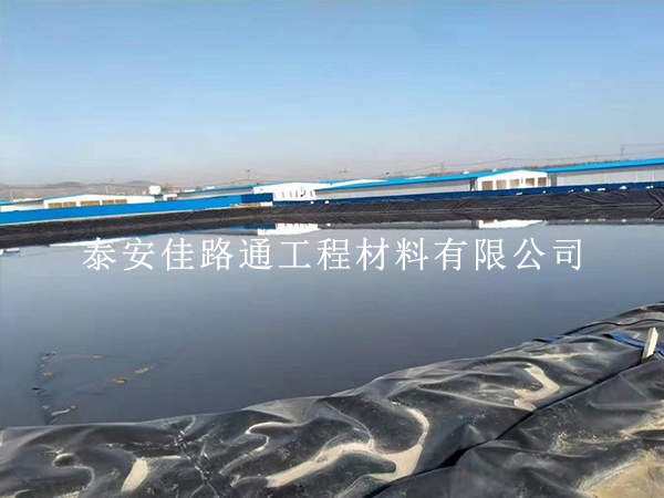 油田防渗土工膜铺完就能交差？这套验收流程才