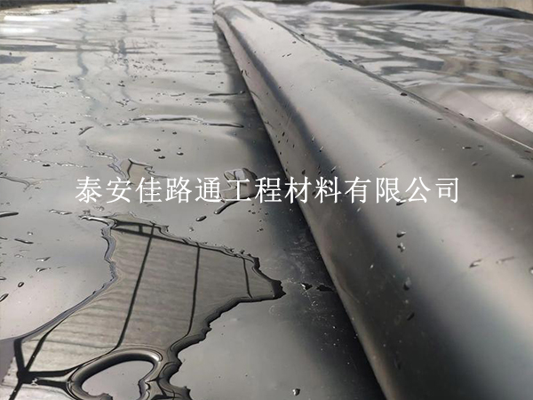 拒绝隐形损伤:HDPE防渗土工膜安全运输与装卸全指南 拒绝隐形损伤:HDPE防渗土工膜安全运输与装卸全指南