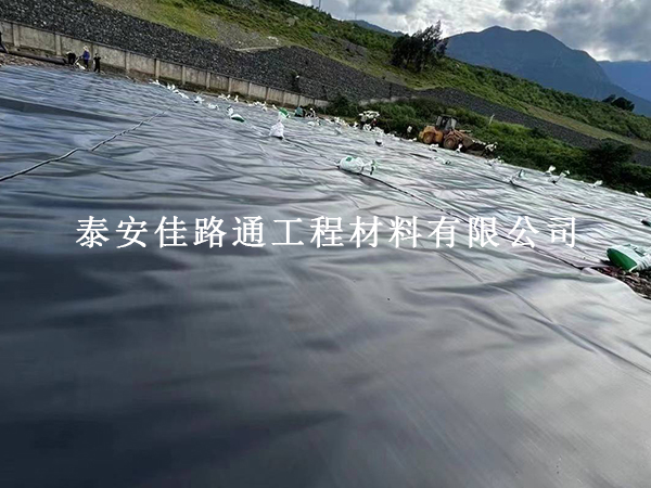 拒绝返工与渗漏：垃圾填埋场防渗膜核心施工技巧全解析