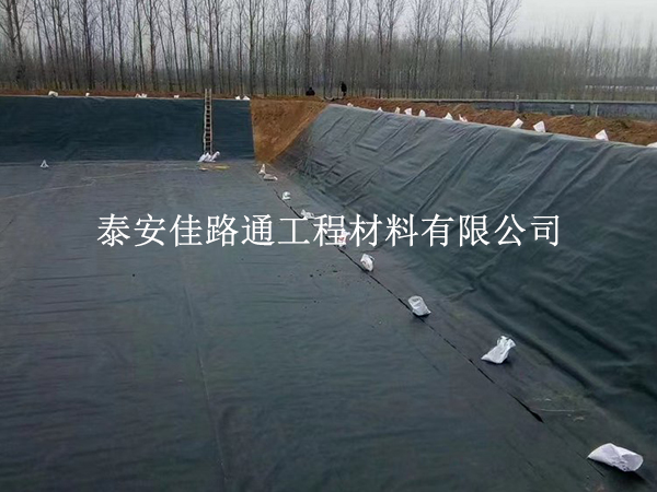 沼气池黑膜铺设后，长期防护要抓住这些环节