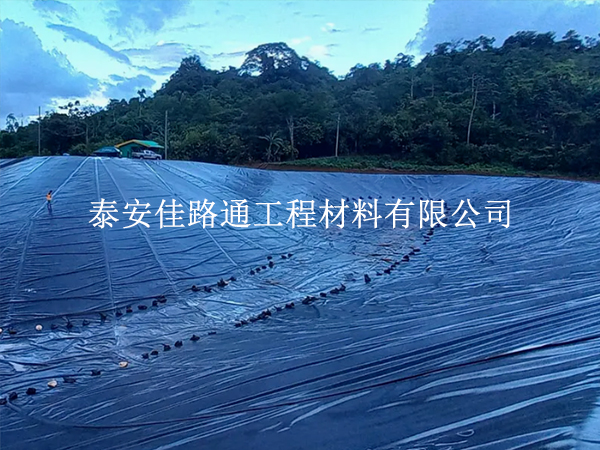 氧化塘防渗膜想铺得稳、用得久,关键把这几步