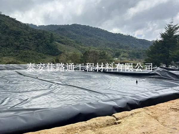 尾矿库防渗膜长期防护,关键不在“铺完”,而在“管住” 尾矿库防渗膜长期防护,关键不在“铺完”,而在“管住”