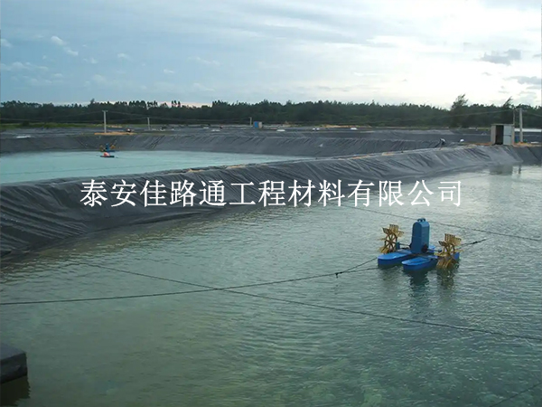 水产养殖防渗膜搭接边处理，关键在“净、顺、牢、检”